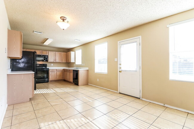 Photo - 521 Merton Ct