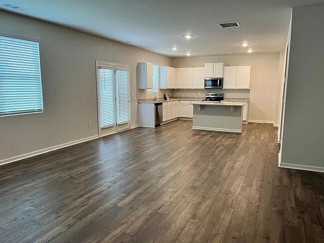 Photo - 124 Grand Hickory Wy