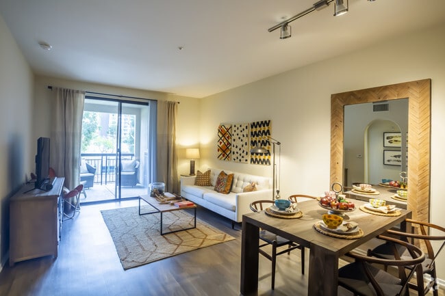 1 BR, 1 BA - 831 SF