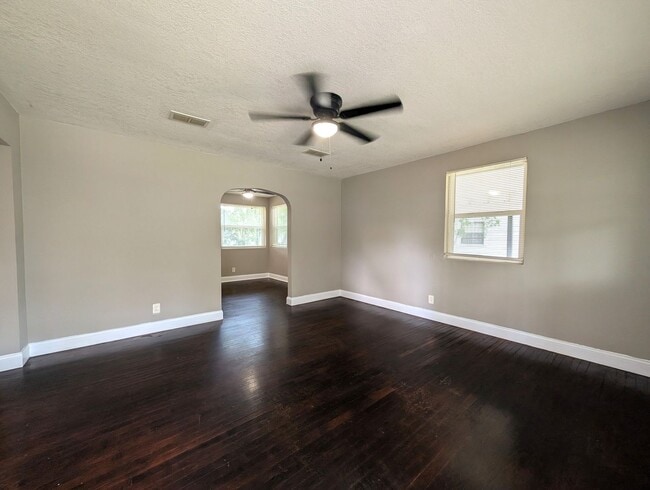 Photo - AVAILABLE NOW!! 3/1 Updated and Ready for a move-in!