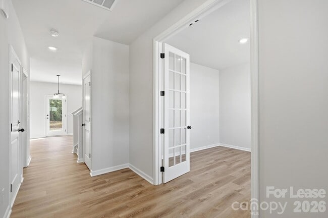 Photo - 3031 Breslin St