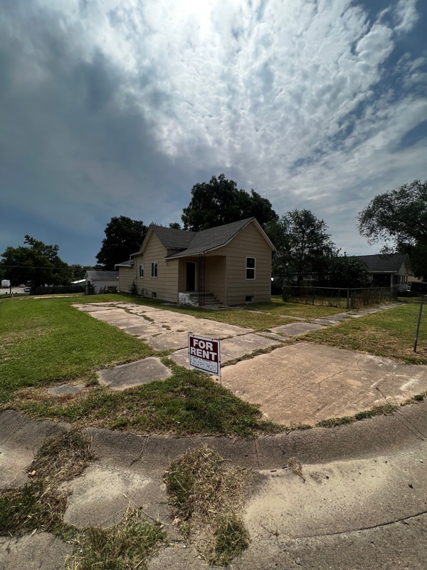 Building Photo - 823 N Blaine St Rental