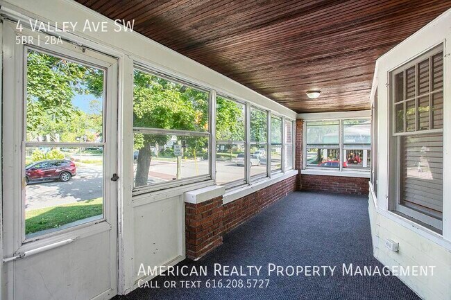 Photo - 4 Valley Ave SW