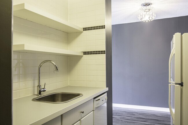 Photo - 9930-113 113 St