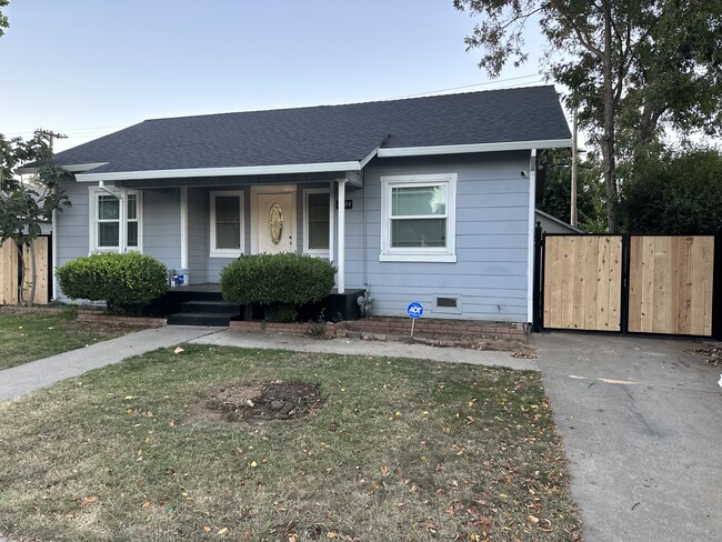 NEW side gates - 4404 Lantana Ave House