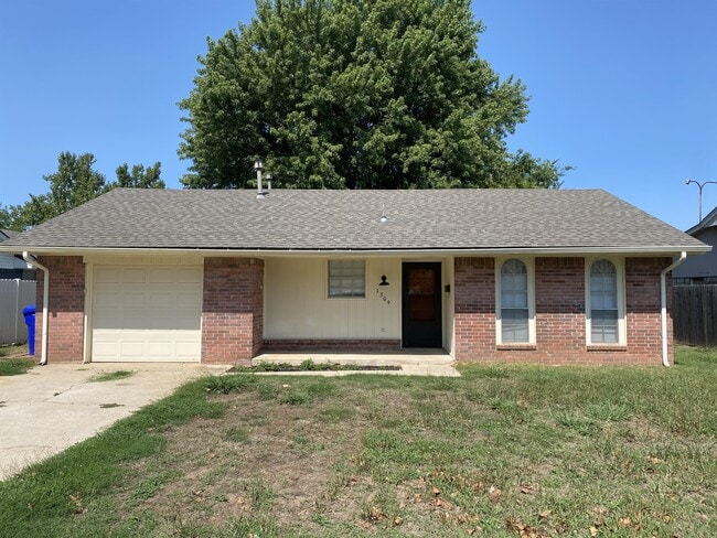 Photo - 1309 Abbey Dr House