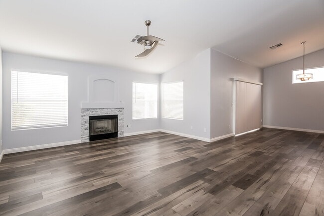 Photo - 704 Colonnade Row Dr