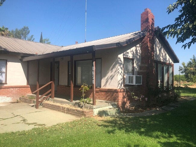 Building Photo - 3 bed / 1 ba country house - Live Oak