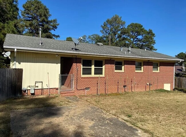 Photo - 4450 Longview Dr