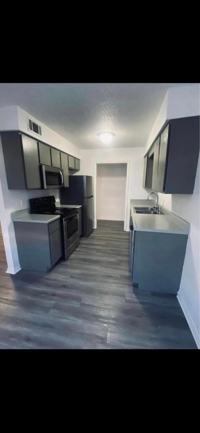 Building Photo - Glen Oaks Rental