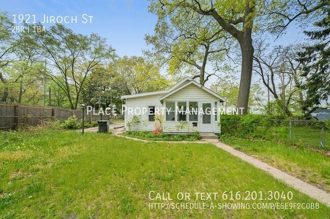 Photo - 1921 Jiroch St