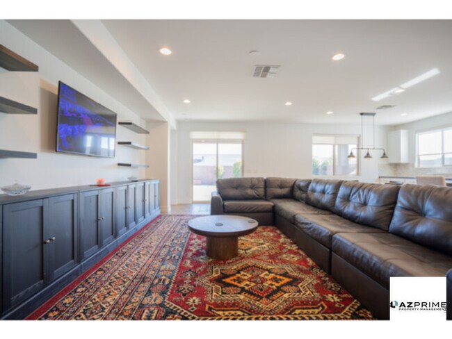 Photo - Elegant 4/3.5 Glendale House with Fire Pit &amp; Patio!