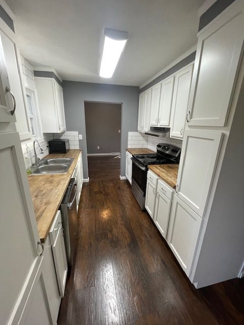 Photo - 3 bedroom home with sun room close to lake!