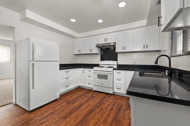 Building Photo - Attached garage!