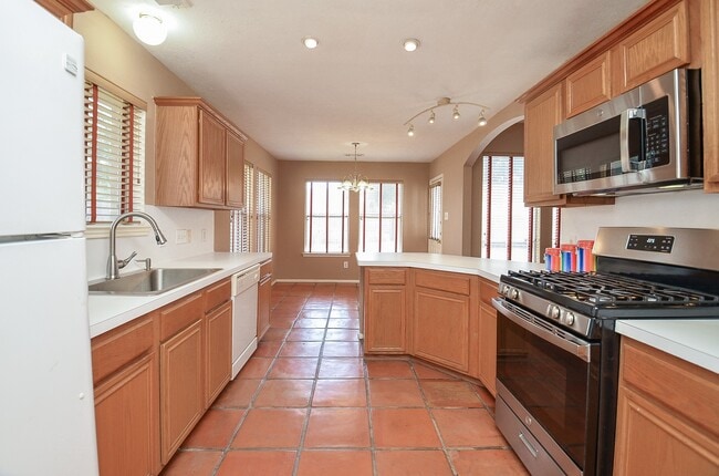 Building Photo - 17315 Kenton Crossing Ln