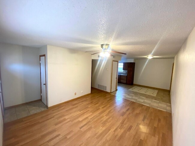 Photo - 3bed House with Garage & Fenced in Yard!