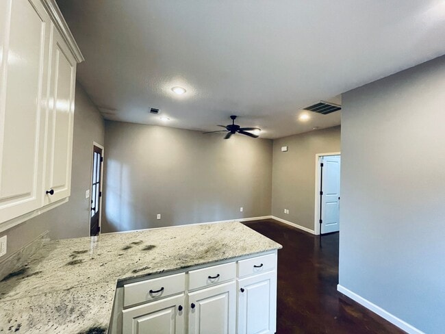 Photo - 1 Bed/1 Bath