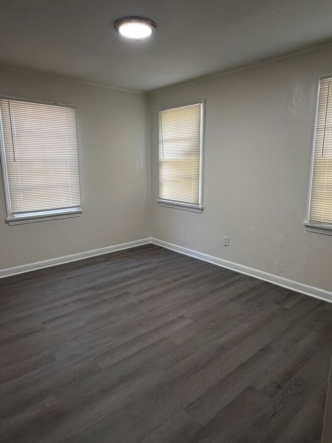 Photo - 3628 Sumner St