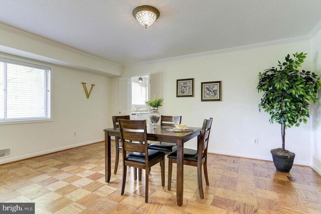 Photo - 10667 Montrose Ave Unit 4