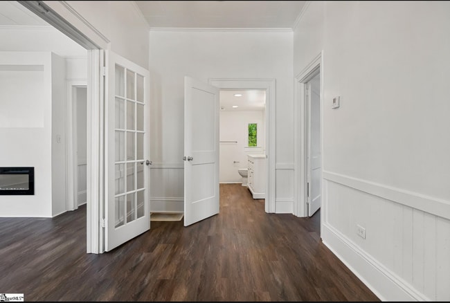 Vestíbulo frontal - 413 W Market St