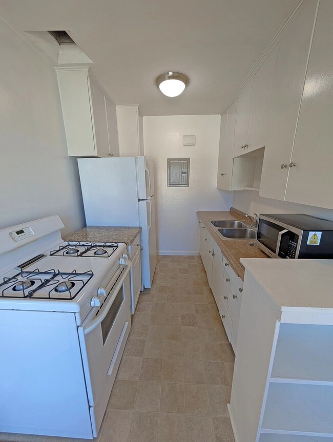 Photo - 1263 Hayworth Ave Unit 6