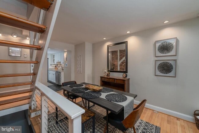 Photo - 2517 Fleet St