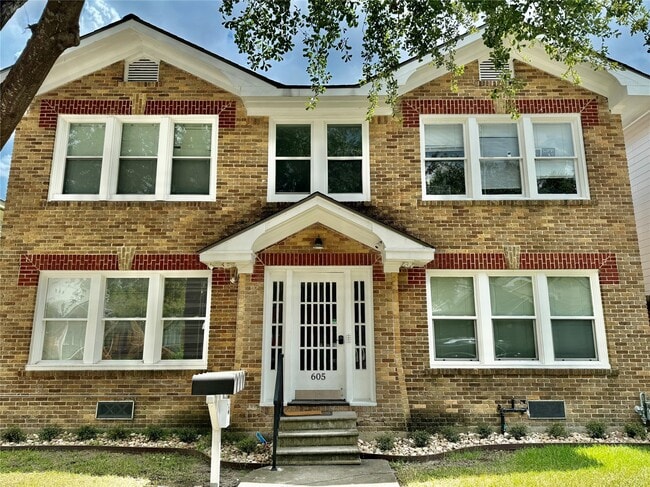 Building Photo - 605 W Saulnier St Unit 3 Rental