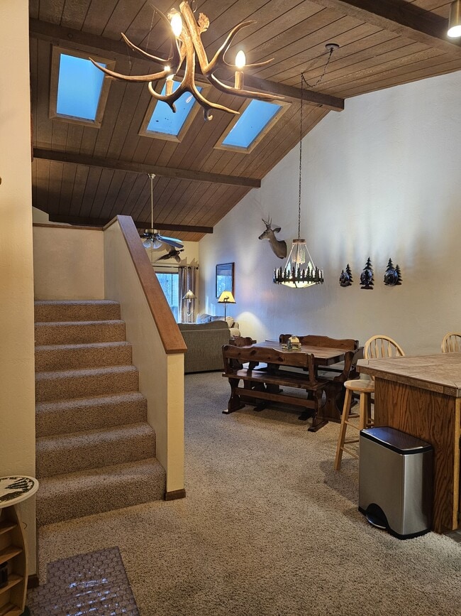 Building Photo - 2327 Rainbow Ln