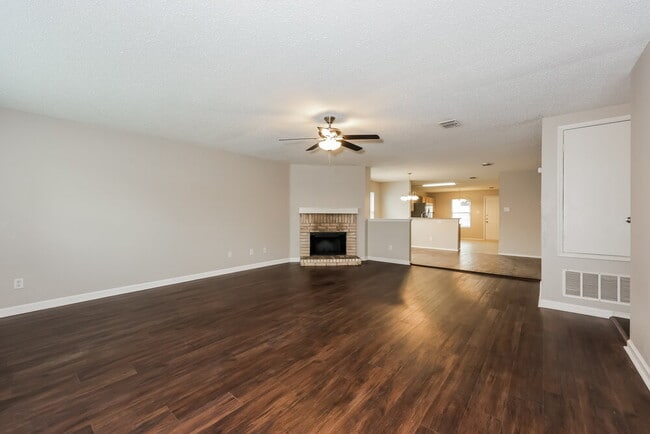 Photo - 8412 Seven Oaks Ln