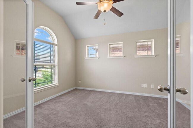 Photo - 22425 Pomina St