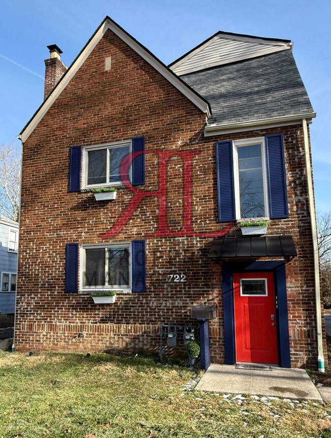 Building Photo - 722 Sheridan Ave Unit A