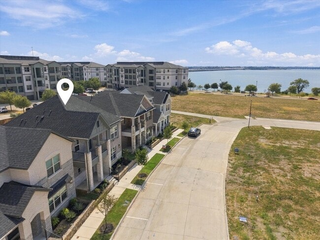 1814 Waterwalk Dr