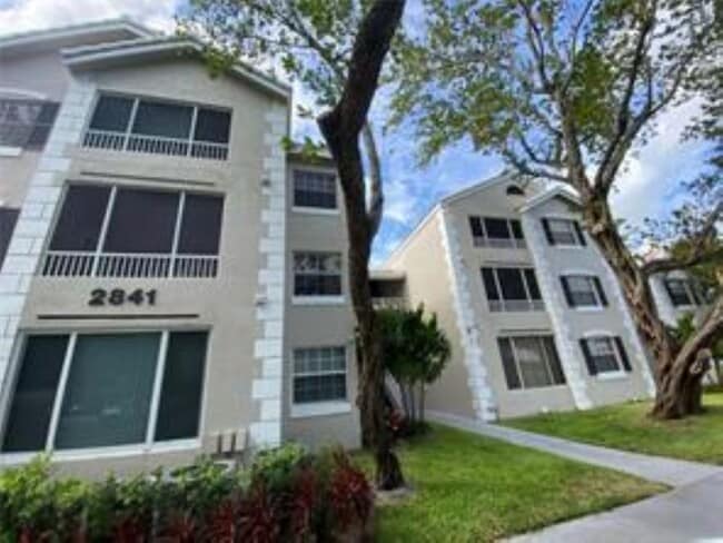 Building Photo - 2841 N Oakland Forest Dr Unit 107