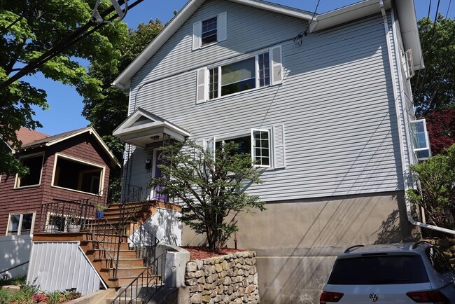 Building Photo - 18 Moulton Rd Unit 1