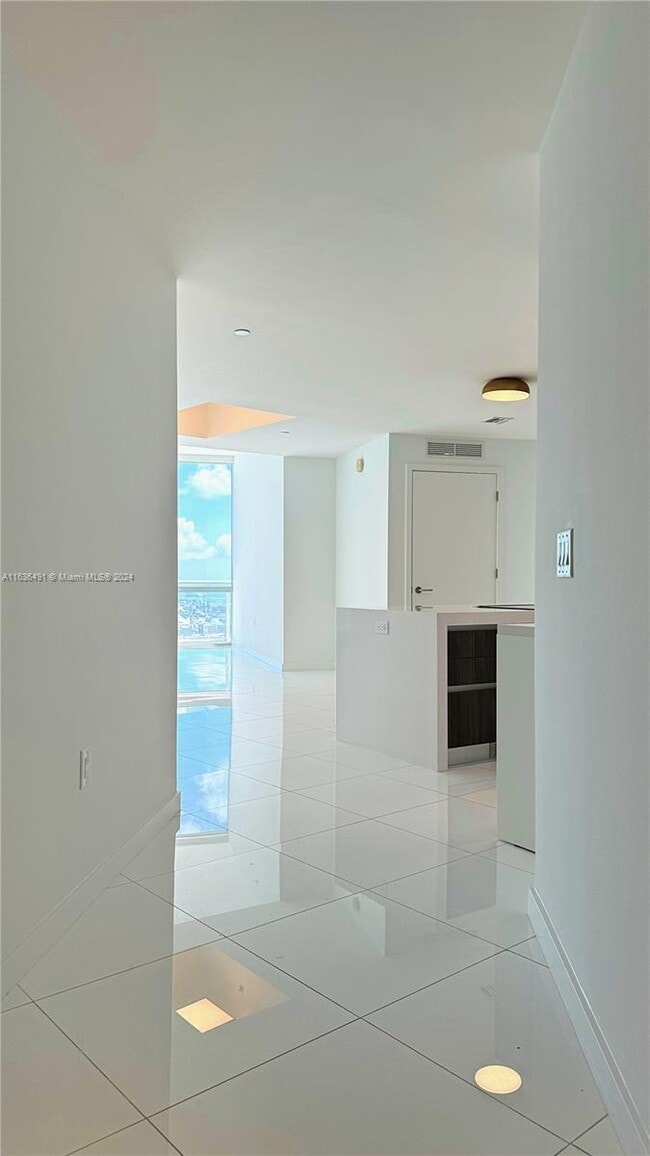 Building Photo - 851 NE 1st Ave Unit 33 Rental