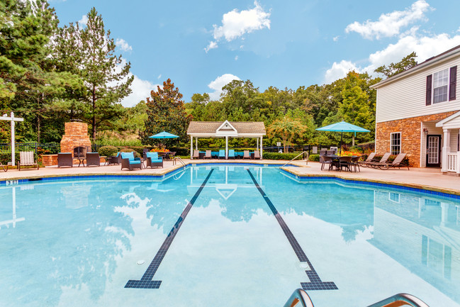 Summer Park Pool - Summer Park Apartments