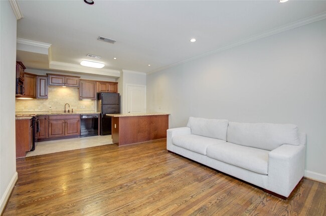 Building Photo - 6503 Mapleridge St Unit C Rental