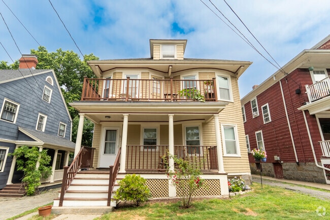 Building Photo - 15 Castleton St Unit 2 Rental