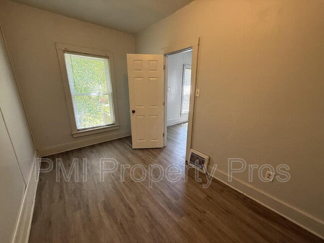 Photo - 2439 Dr. William Finlayson St