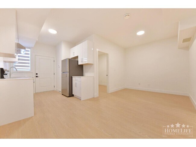 16678-16616 16 Ave