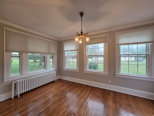 2703 Staff Ln