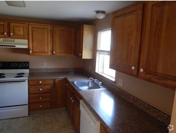Kitchen - Birchlane Rental