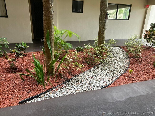 5220 Las Verdes Cir Unit 101