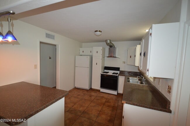 Photo - 3957 E Hampton Pl