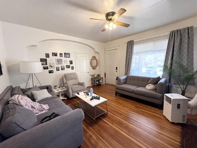 Photo - 145 W 200 S St