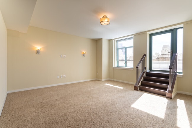 2BR, 2.5BA - 1,958 SF
