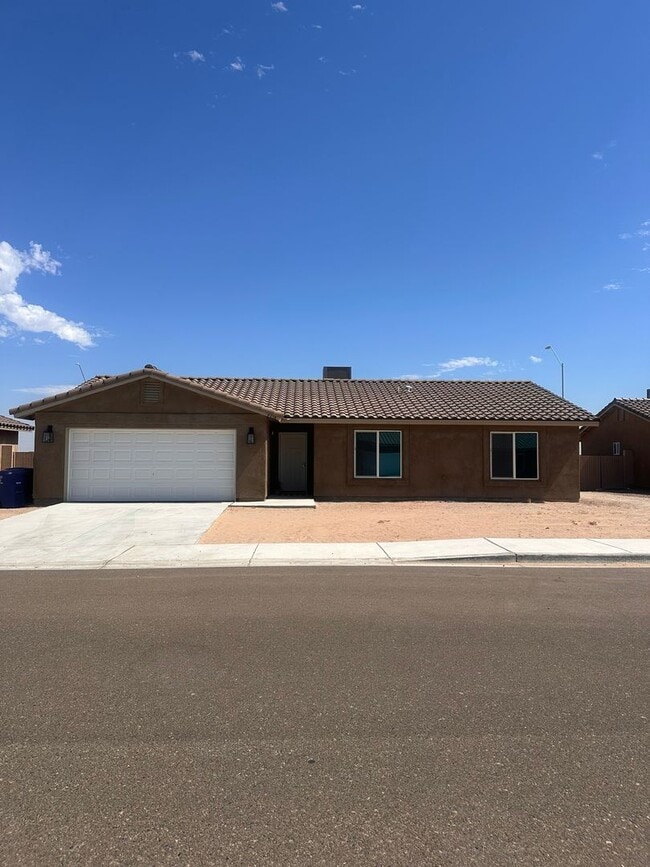 Building Photo - Fully furnished 3 bed 2 bath