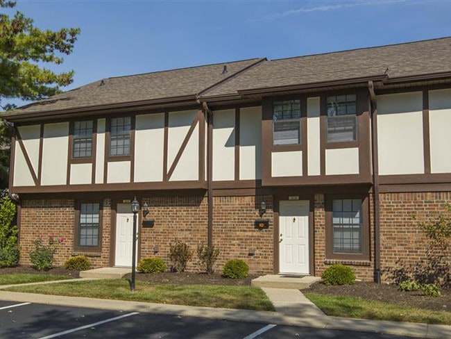 Town-home with Private Entry - Woodland Springs Apartment Homes