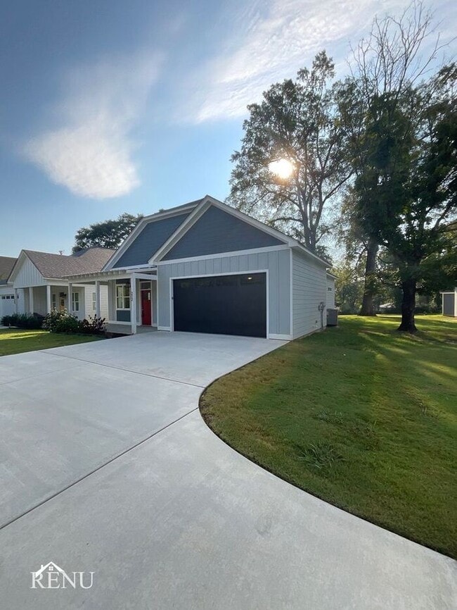 Photo - 212 McBrien Rd