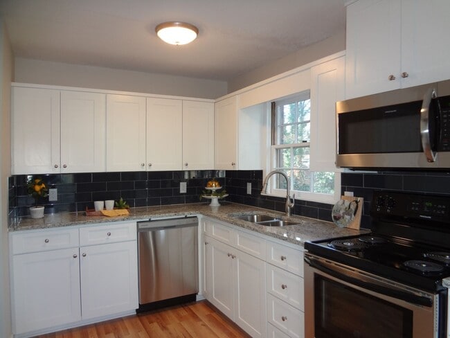 Photo - Clean, bright townhouse near UNC and hospitals